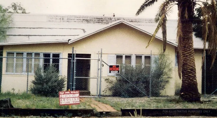 Abandoned house. | Source: Flickr/666isMONEY (CC BY-SA 2.0)