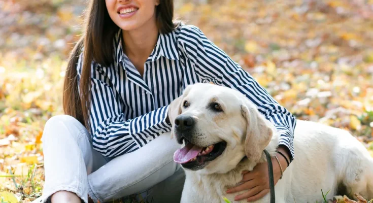 A woman with a Labrador dog | Source: Freepik.com