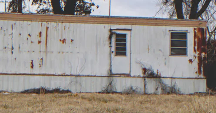 An abandoned trailer | Source: Shutterstock