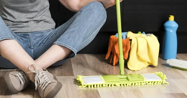 A woman holding a mop | Source: Freepik