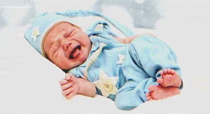 A newborn baby crying | Source: Shutterstock