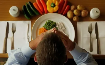 Man sitting at the table | Source: Midjourney