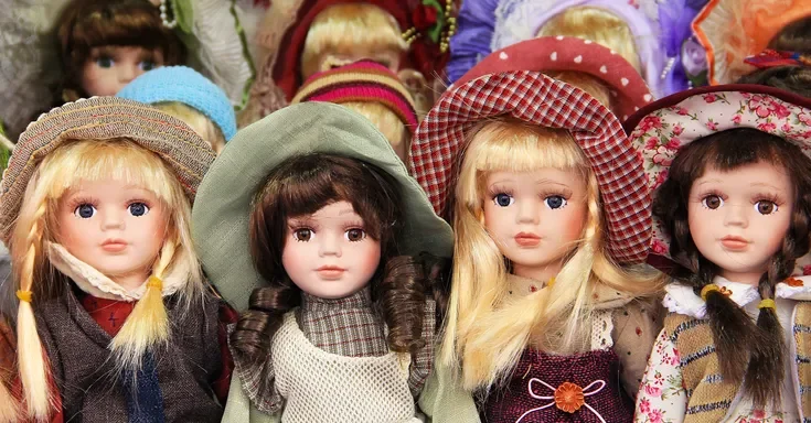 A collection of porcelain dolls | Source: Getty Images