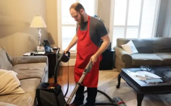 A man with a vacuum cleaner | Source: Amomama