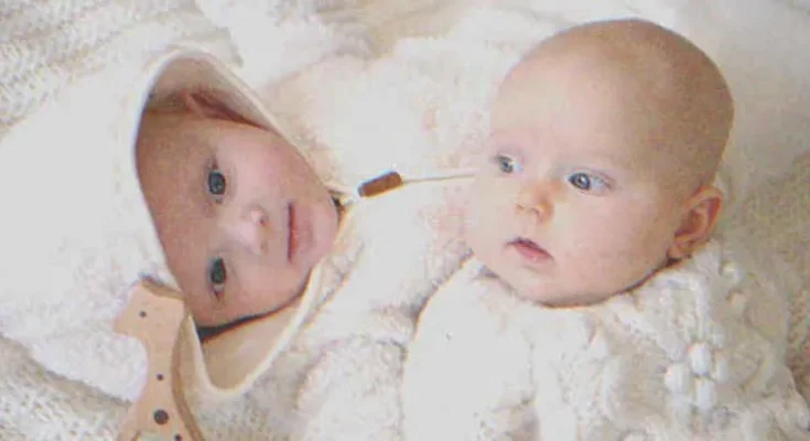 Two babies laying on a bed | Source: Shutterstock