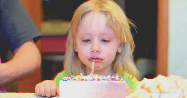 A girl crying in front of a birthday cake | Source: Shutterstock