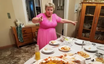 An angry woman standing at a dinner table | Source: AmoMama