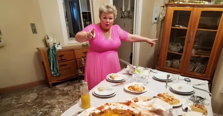 An angry woman standing at a dinner table | Source: AmoMama