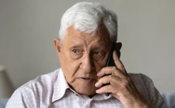 An older man talking on the phone | Source: Shutterstock