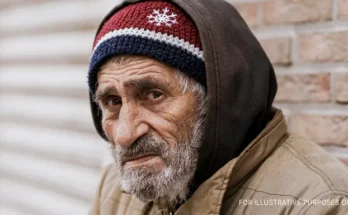 A homeless older man | Source: freepik.com