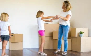 Mother and her children moving into a new home | Source: Shutterstock