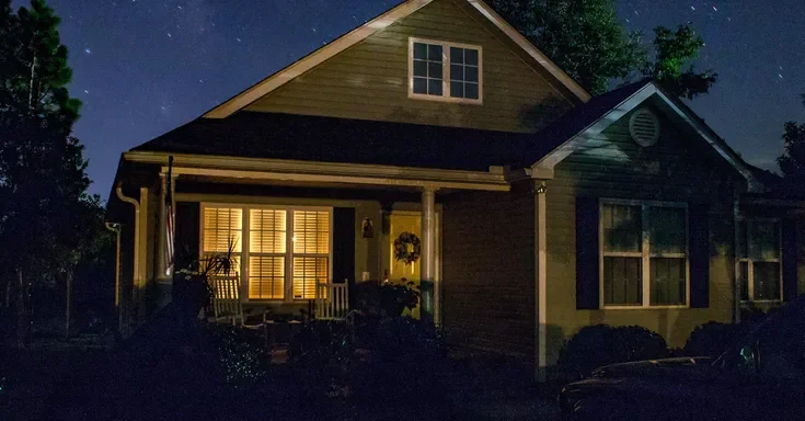 Night shot of a house | Source: Shutterstock