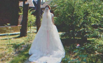 A bride standing in a garden | Source: Shutterstock