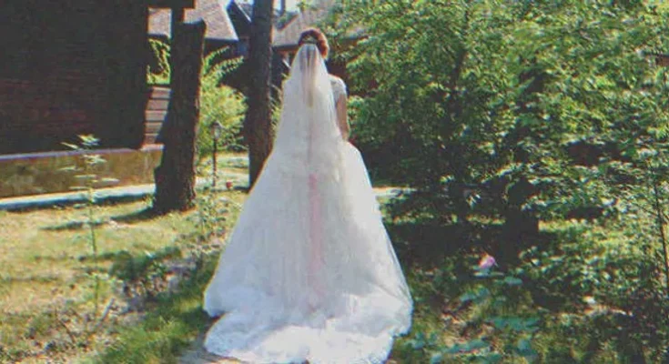 A bride standing in a garden | Source: Shutterstock