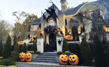 House decorated during Halloween | Source: Amomama