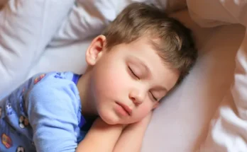 A sleeping little boy | Source: Shutterstock