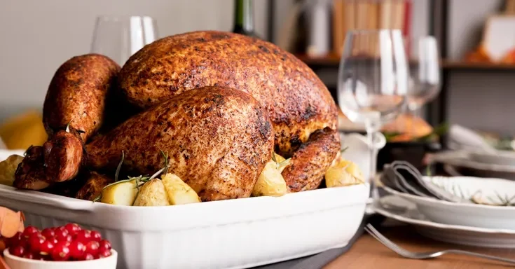 A turkey in a casserole | Source: Freepik