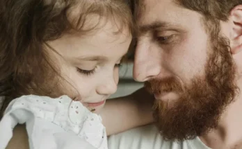 Father and daughter. | Source: Pexels