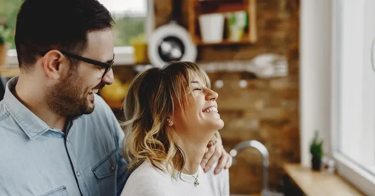 A couple laughing together | Source: Freepik