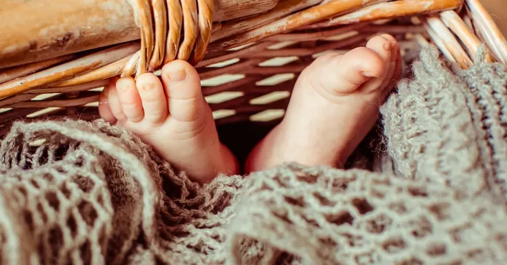 Feet of a baby lying in a basket | Source: Shutterstock