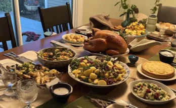 Thanksgiving dinner | Source: AmoMama