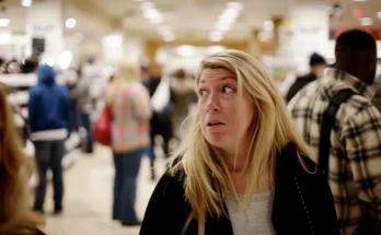 A woman at a mall | Source: Midjourney