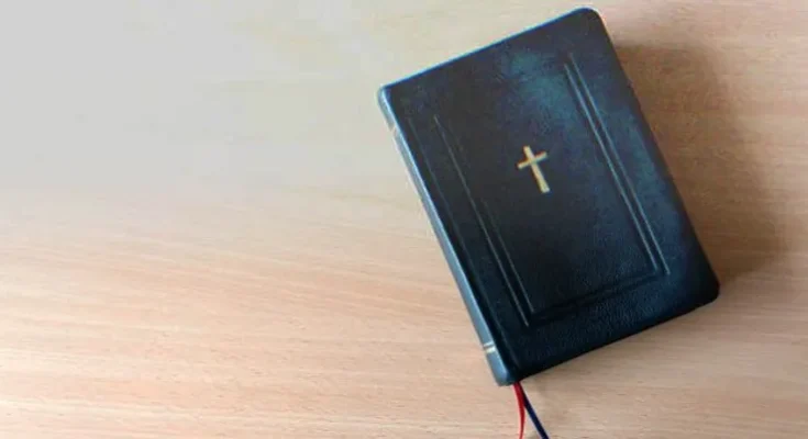 A bible set on a table | Source: Shutterstock