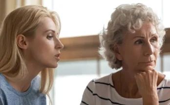 A woman talking to her mother | Source: Shutterstock