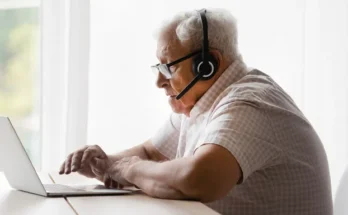 An older man using a laptop | Source: Shutterstock