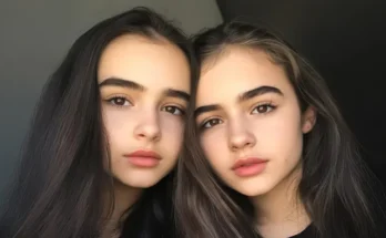 Twin teenage girls | Source: Amomama