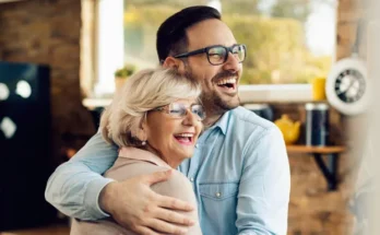 A man hugging his mother | Source: Getty Images