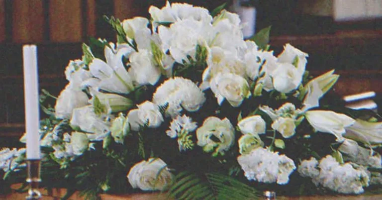 A bouquet of flowers on top of a coffin | Source: Shutterstock