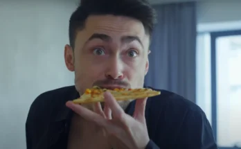 Man eating pizza | Source: YouTube / DramatizeMe