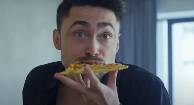 Man eating pizza | Source: YouTube / DramatizeMe