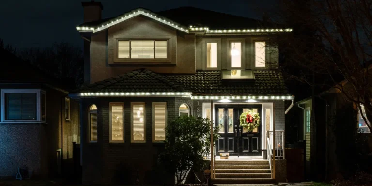 A house with Christmas decorations | Source: Shutterstock