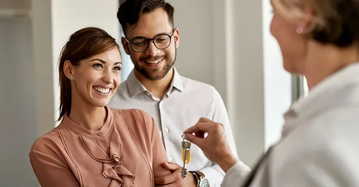 A happy couple accepting a set of keys | Source: Shutterstock