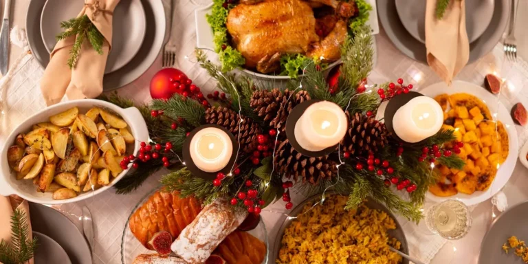 A Christmas dinner | Source: Freepik