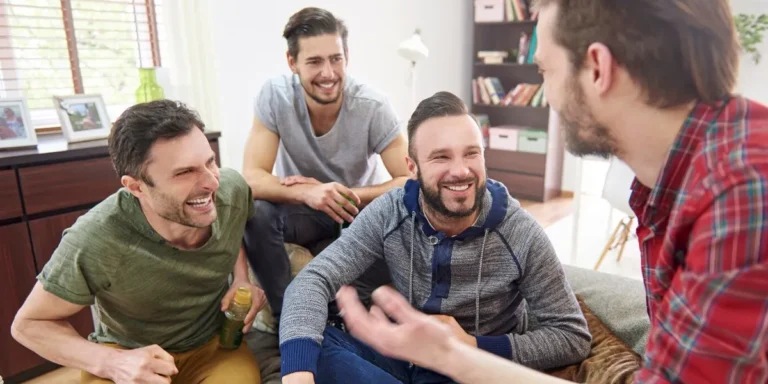 A group of men laughing | Source: Freepik