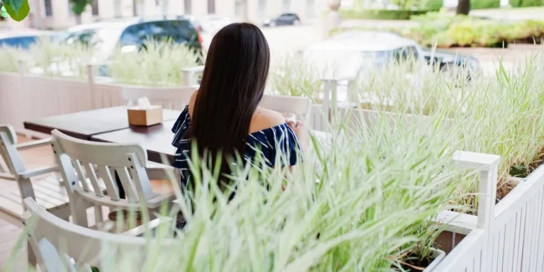 A woman at a coffee shop | Source: FreePik